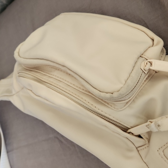 Fabletics Belt bag cream colored - Picture 2 of 12